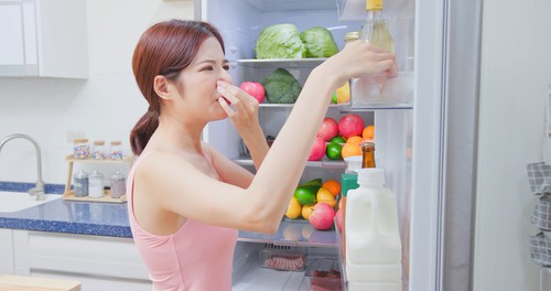 How To Remove Food Odor From The Fridge?