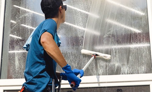 The Dos And Don'ts Of Window Cleaning (Pro Tips)