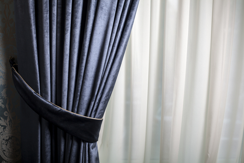 Pros and Cons of DIY and Professional Curtain Cleaning
